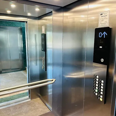 아파트 North Sea View Cozy Kyrenia Center 키레니아